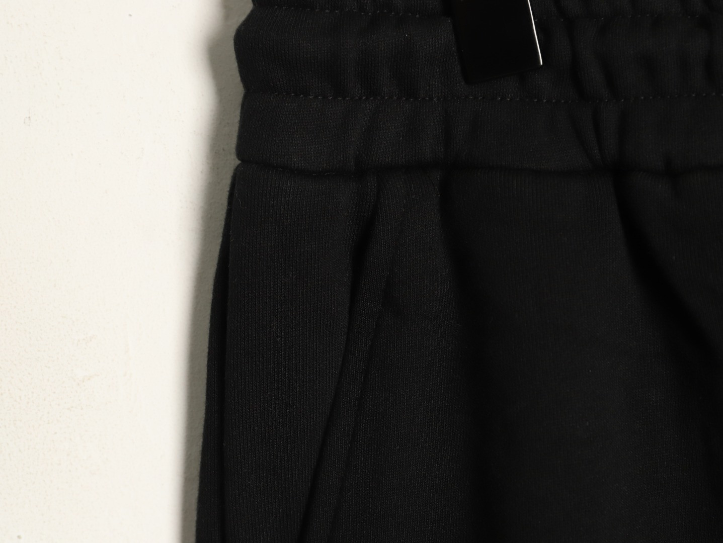 G*u*i shorts black