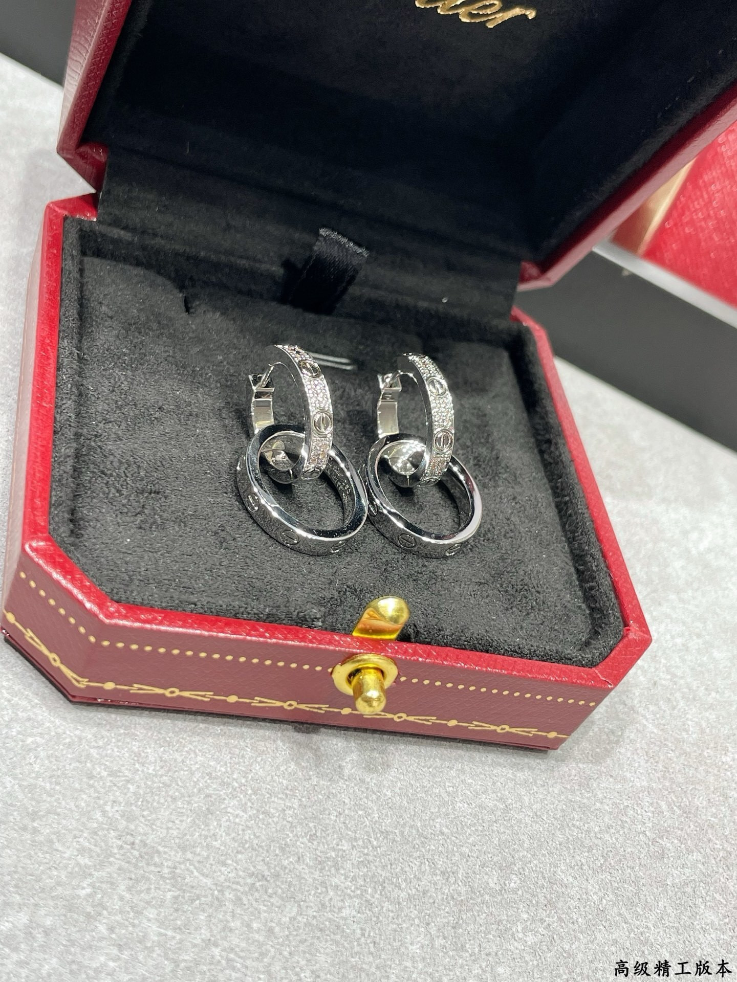 ca*t*er double ring with Di*m*nd earrings