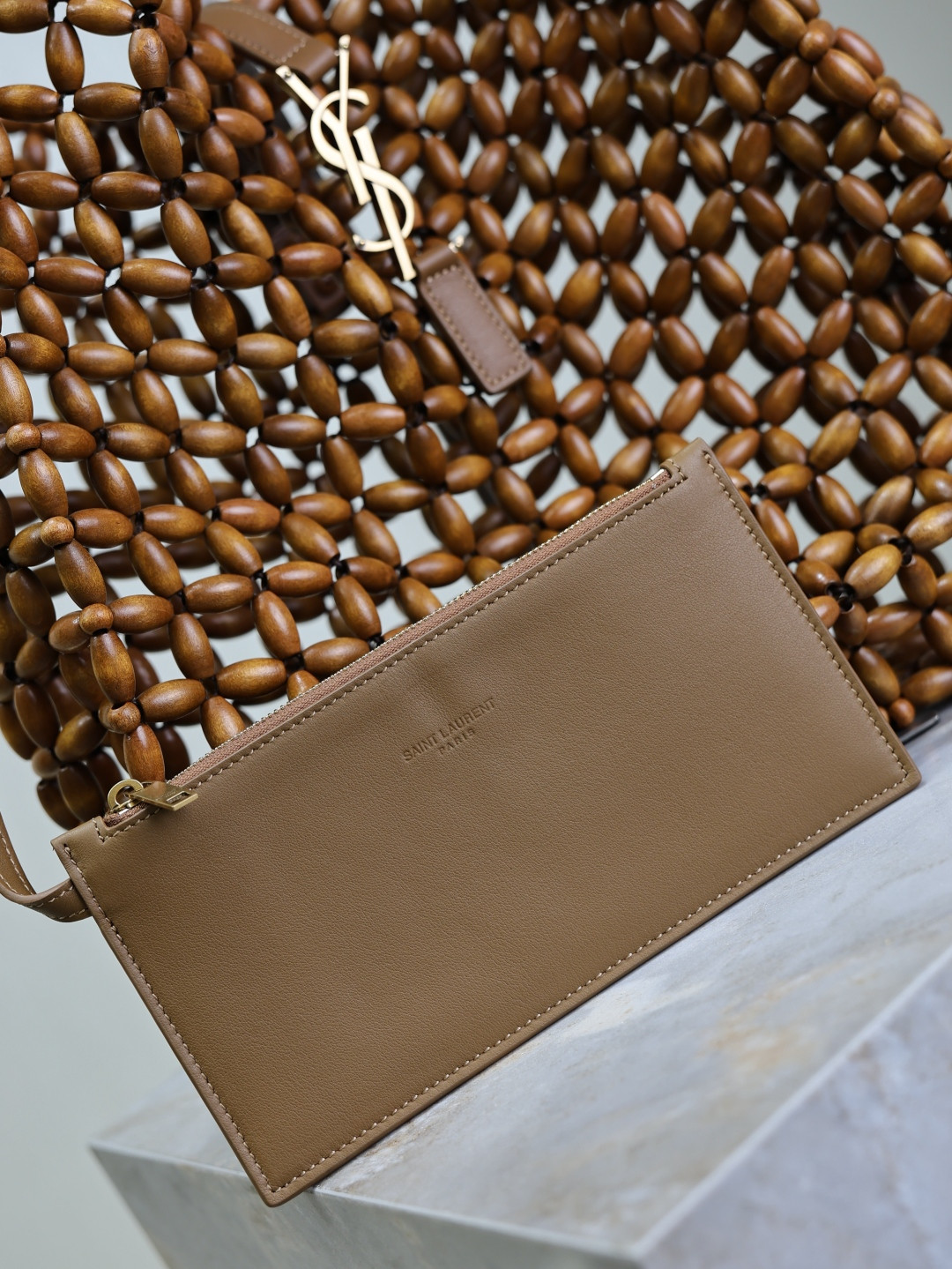 Y*L le 5 à 7 large in wood beads 30x35x10cm