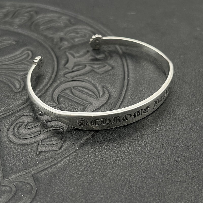 Ch**me He**ts bracelet