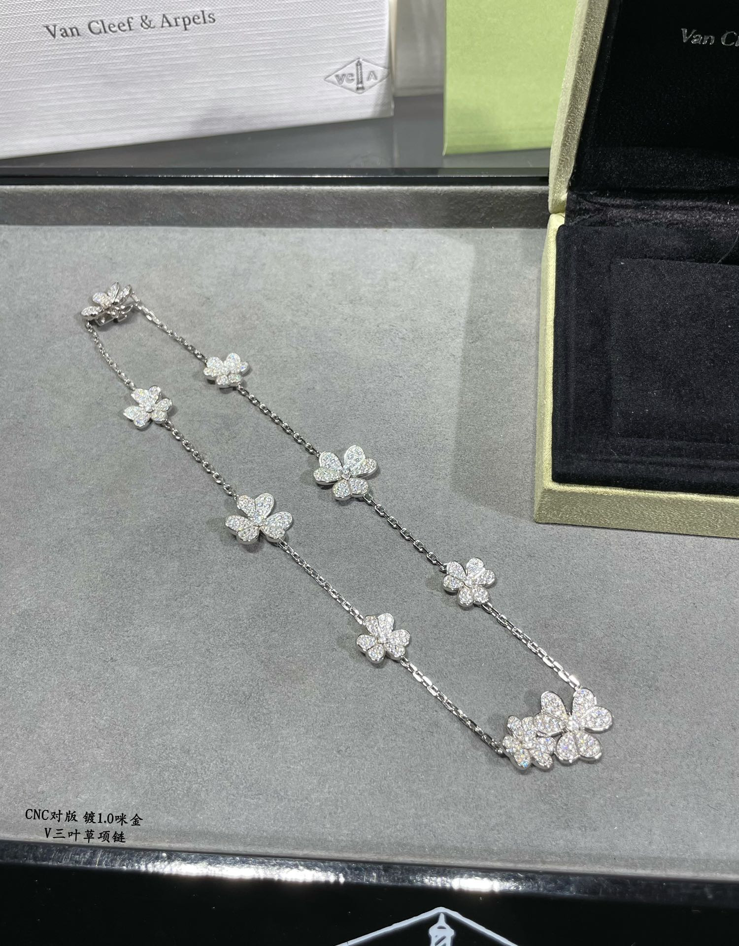 V*N CL*F & arpels necklace