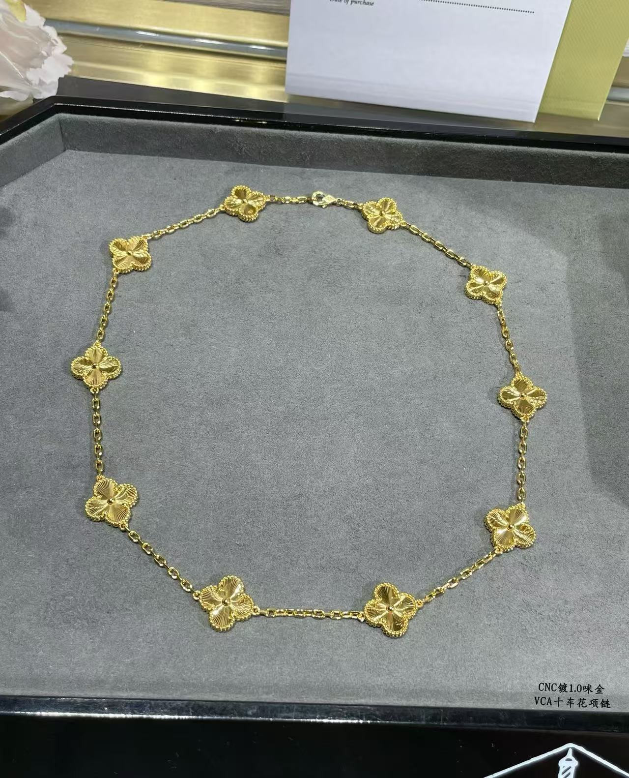 V*N CL*F & arpels ten-flower four-leaf clover necklace