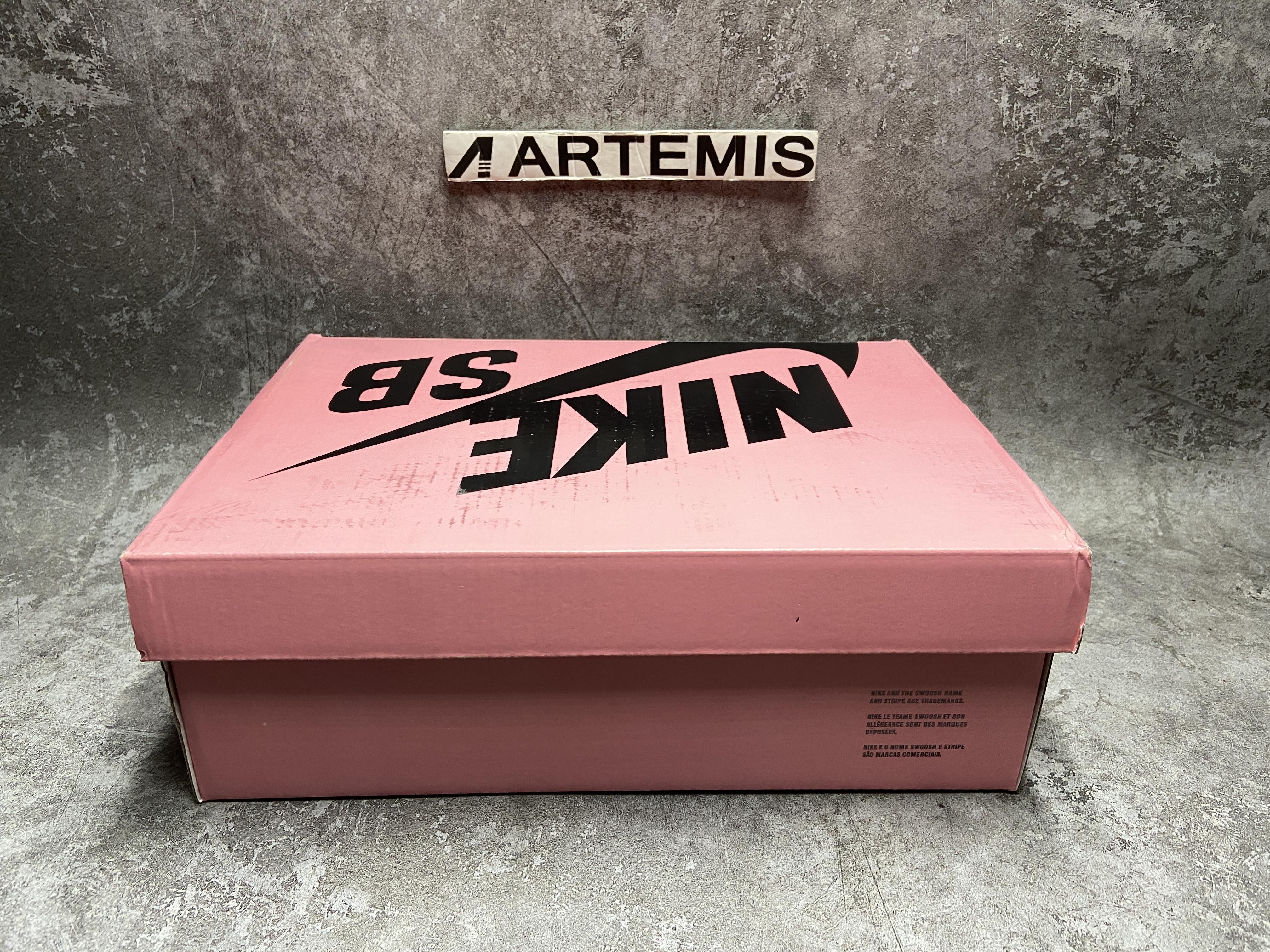 Nike SB Dunk Low Black Pigeon