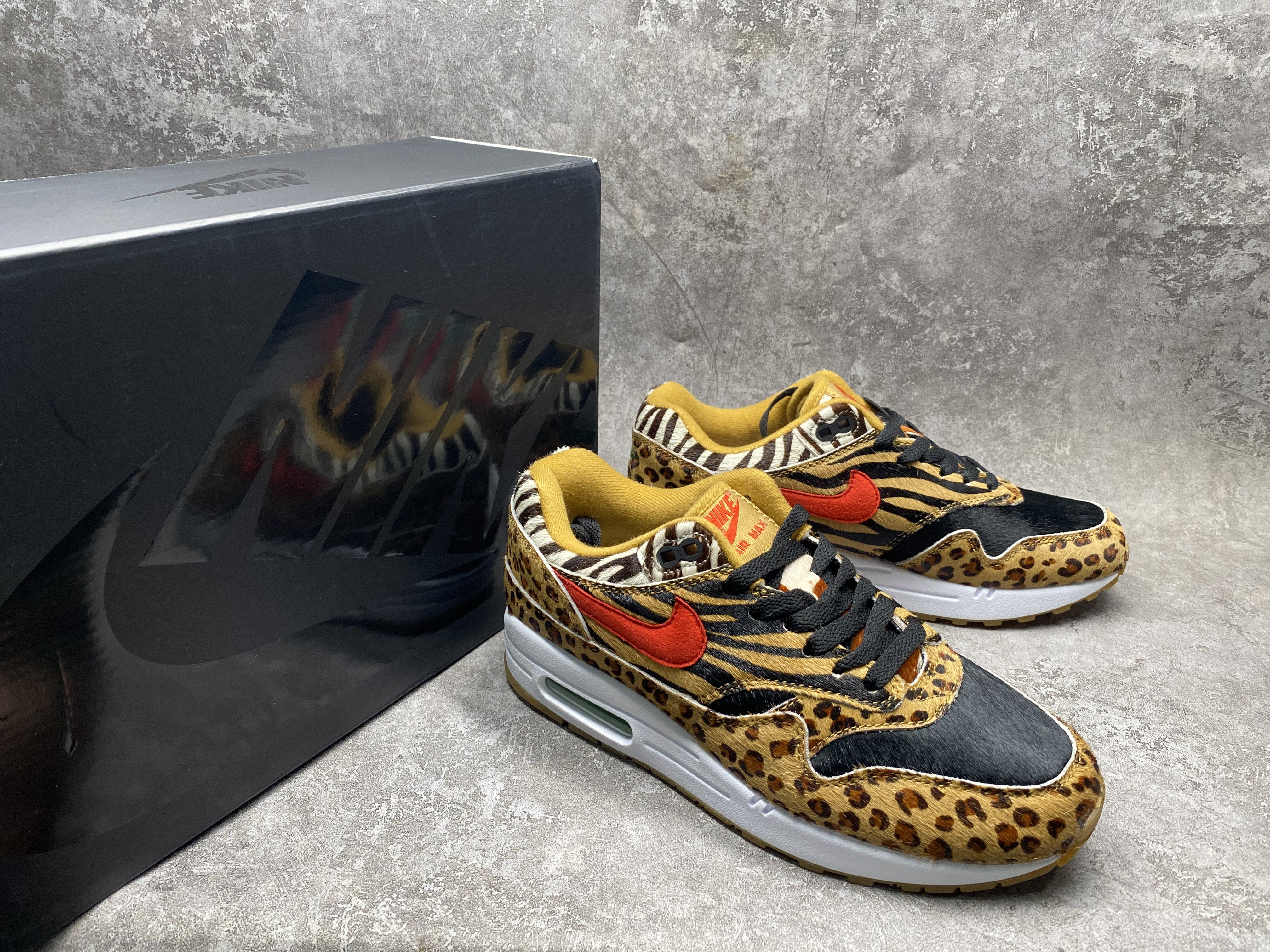 UA Nike Air Max 1