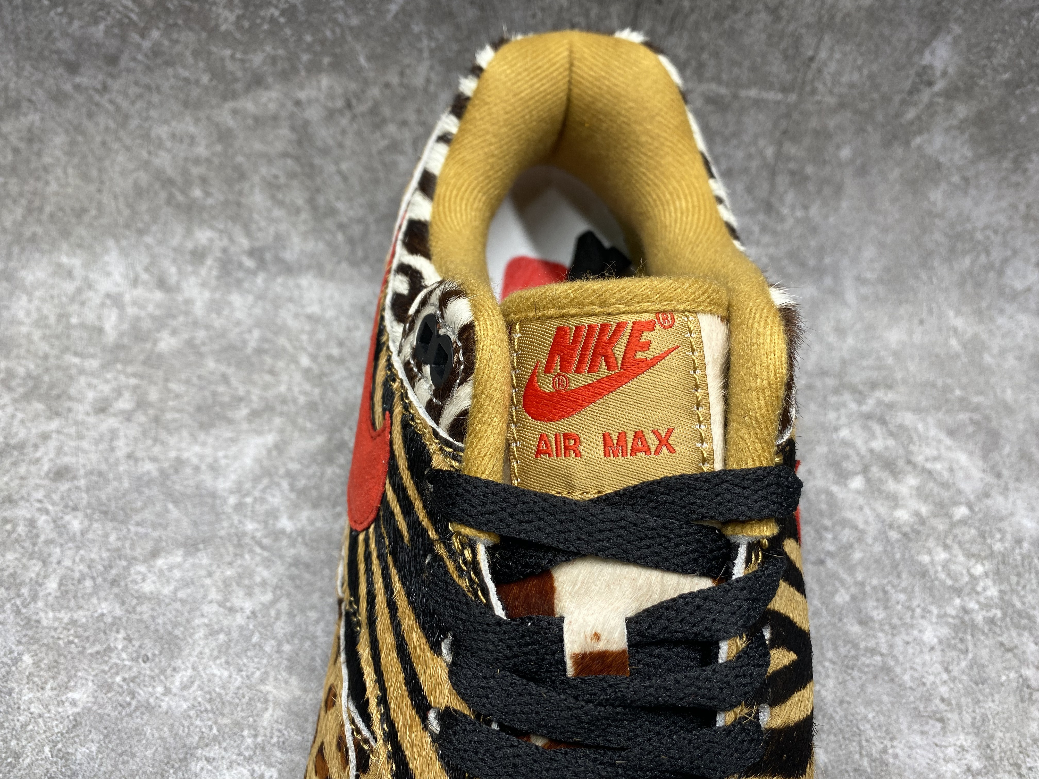 UA Nike Air Max 1