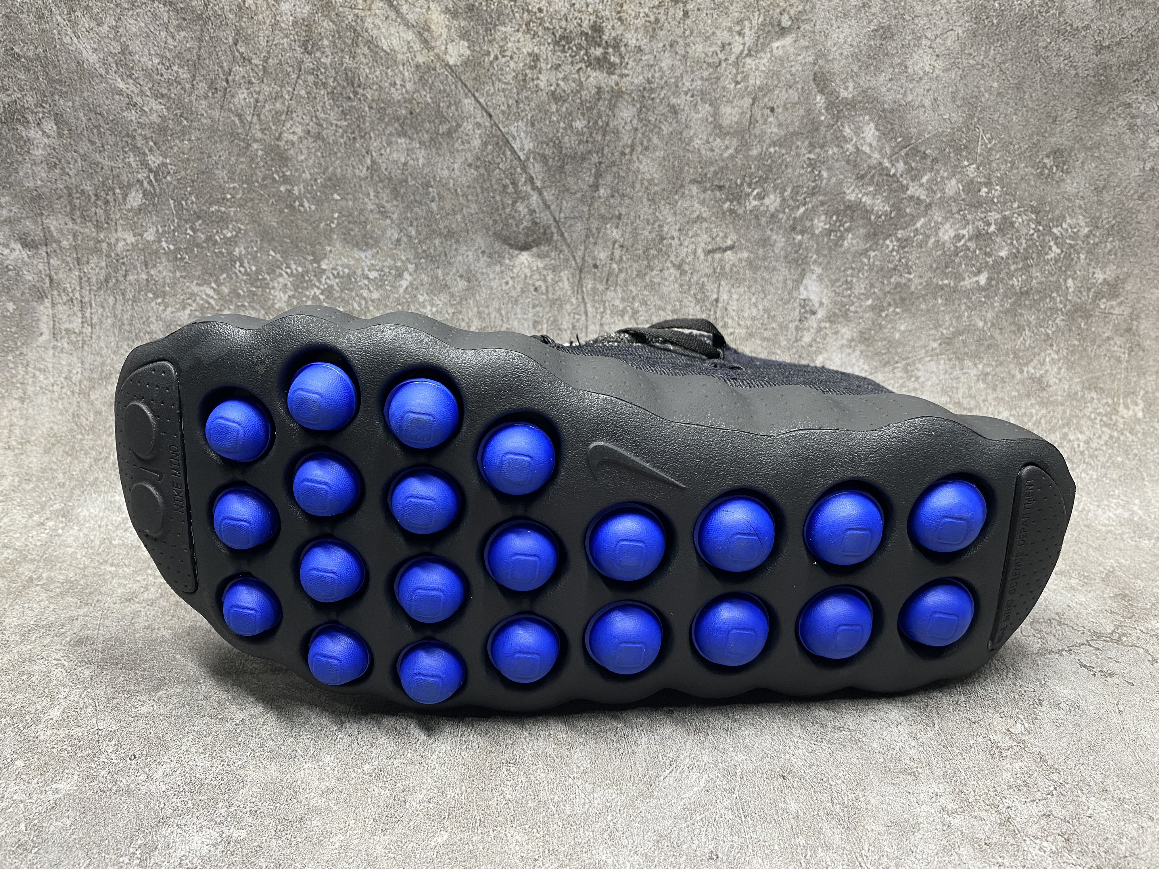 UA Nike Mind 002 Flyknit
