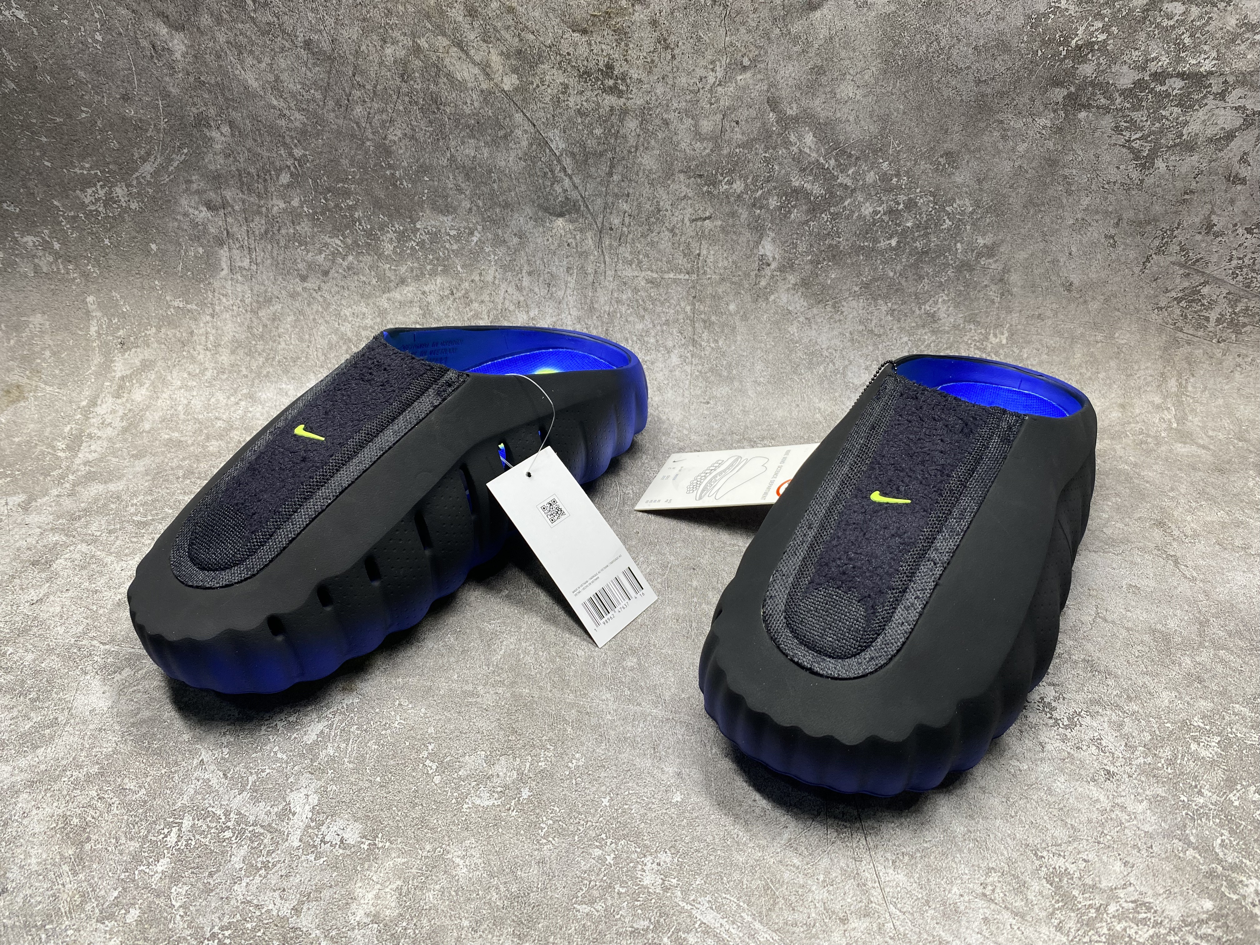 Nike Mind 001 Slide (Runs one size small)
