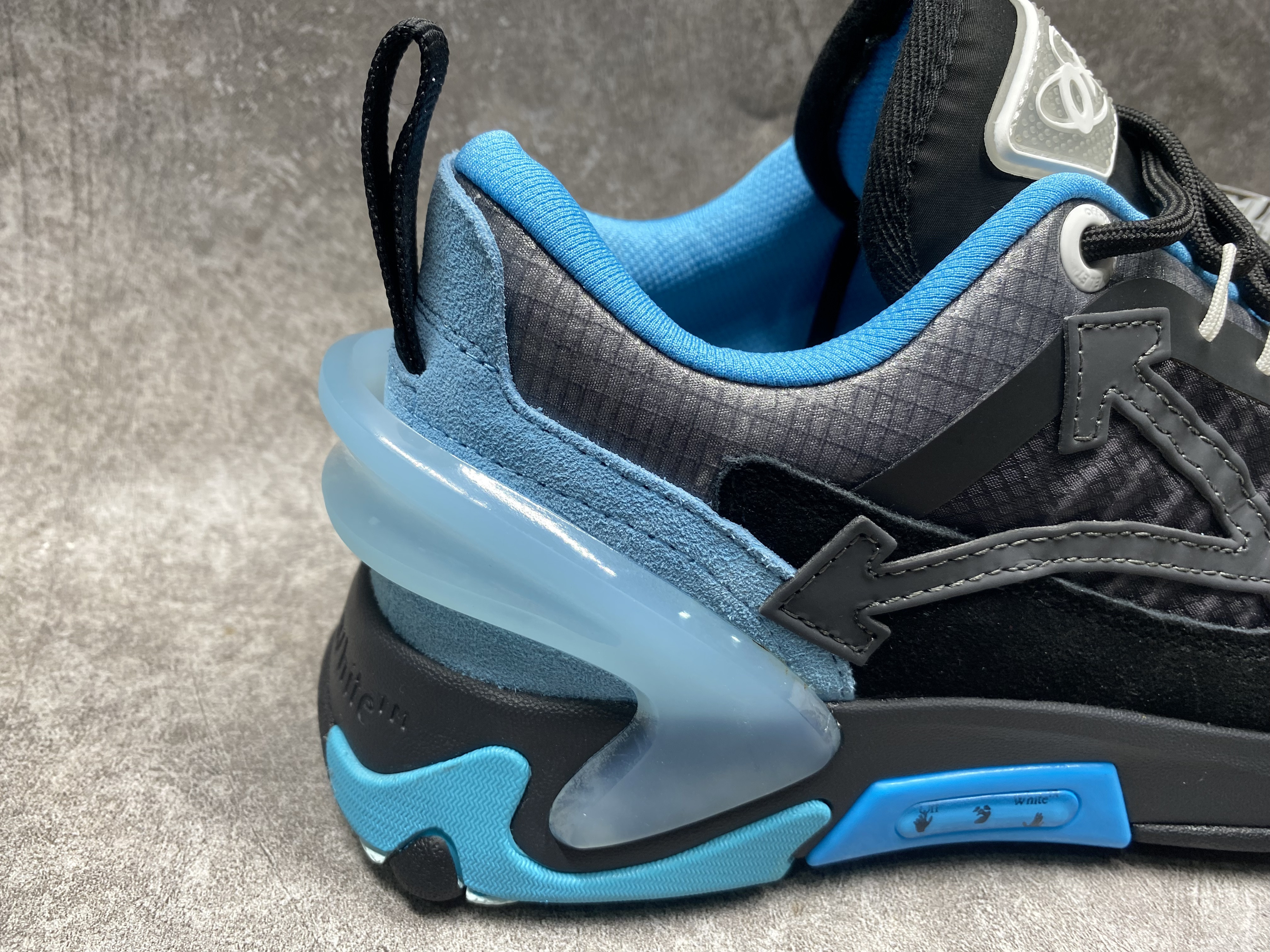 UA Off-White Odsy-2000 Sneaker