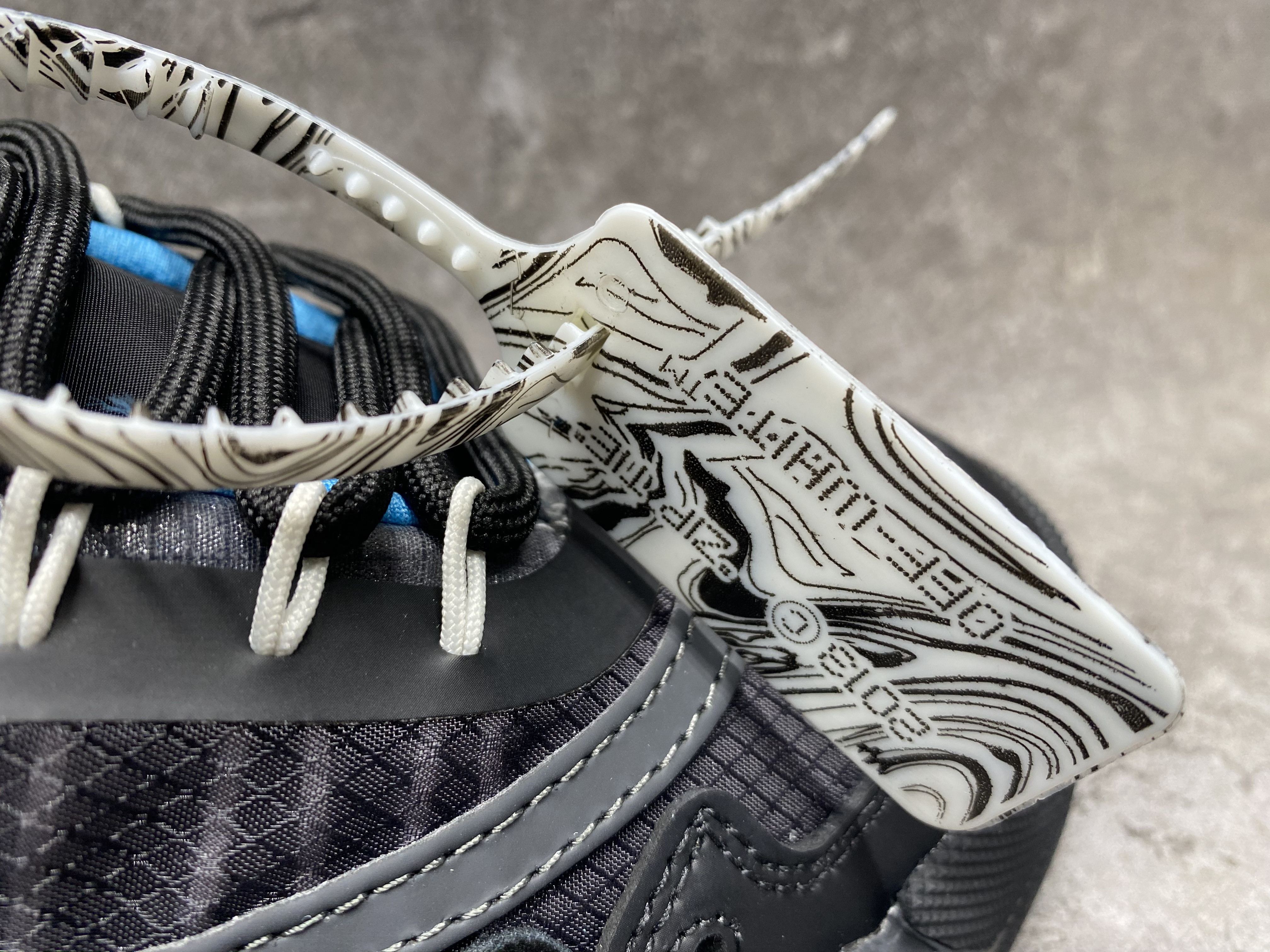 UA Off-White Odsy-2000 Sneaker