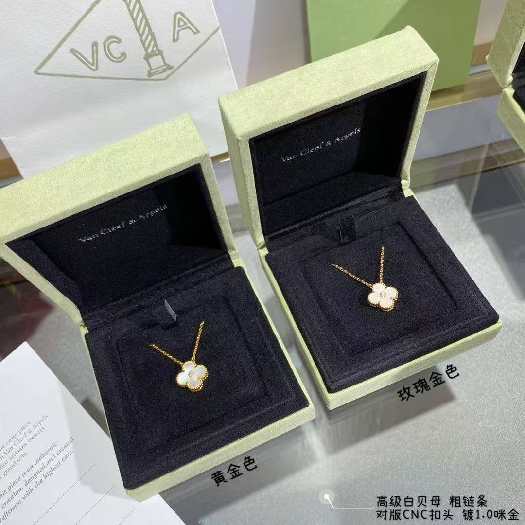 V*N CL*F & arpels medium classic four leaf clover necklace diameter approx 1.5cm chain length approx 40+5cm