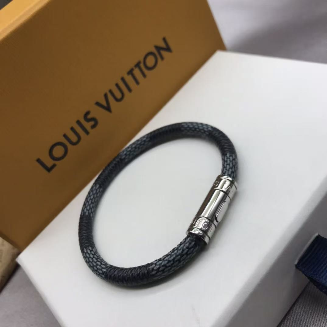 l0*is V*t0n keep it bracelet