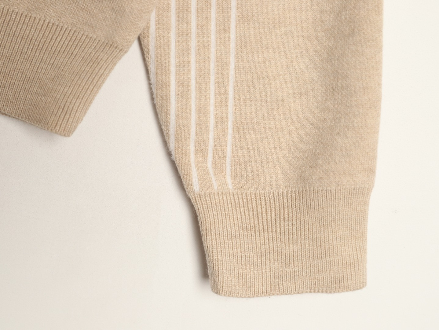 l0*is V*t0n 26ss sweaters