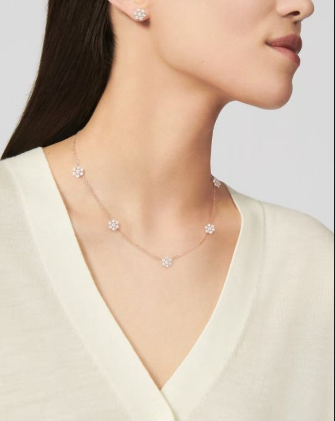 V*N CL*F & arpels fleurette necklace