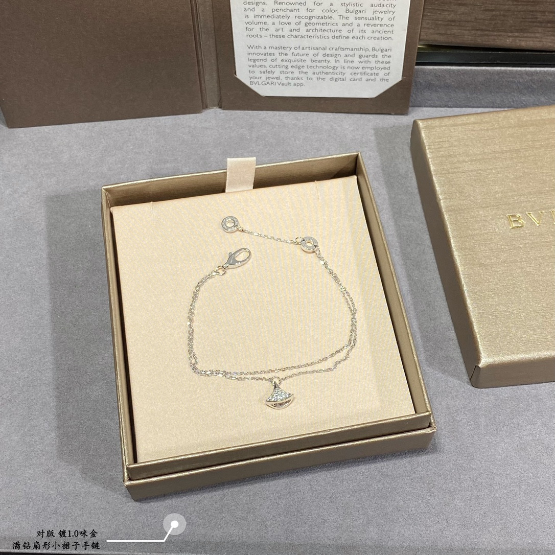 b*l*ai Di*m*nd fan-shaped mini skirt bracelet