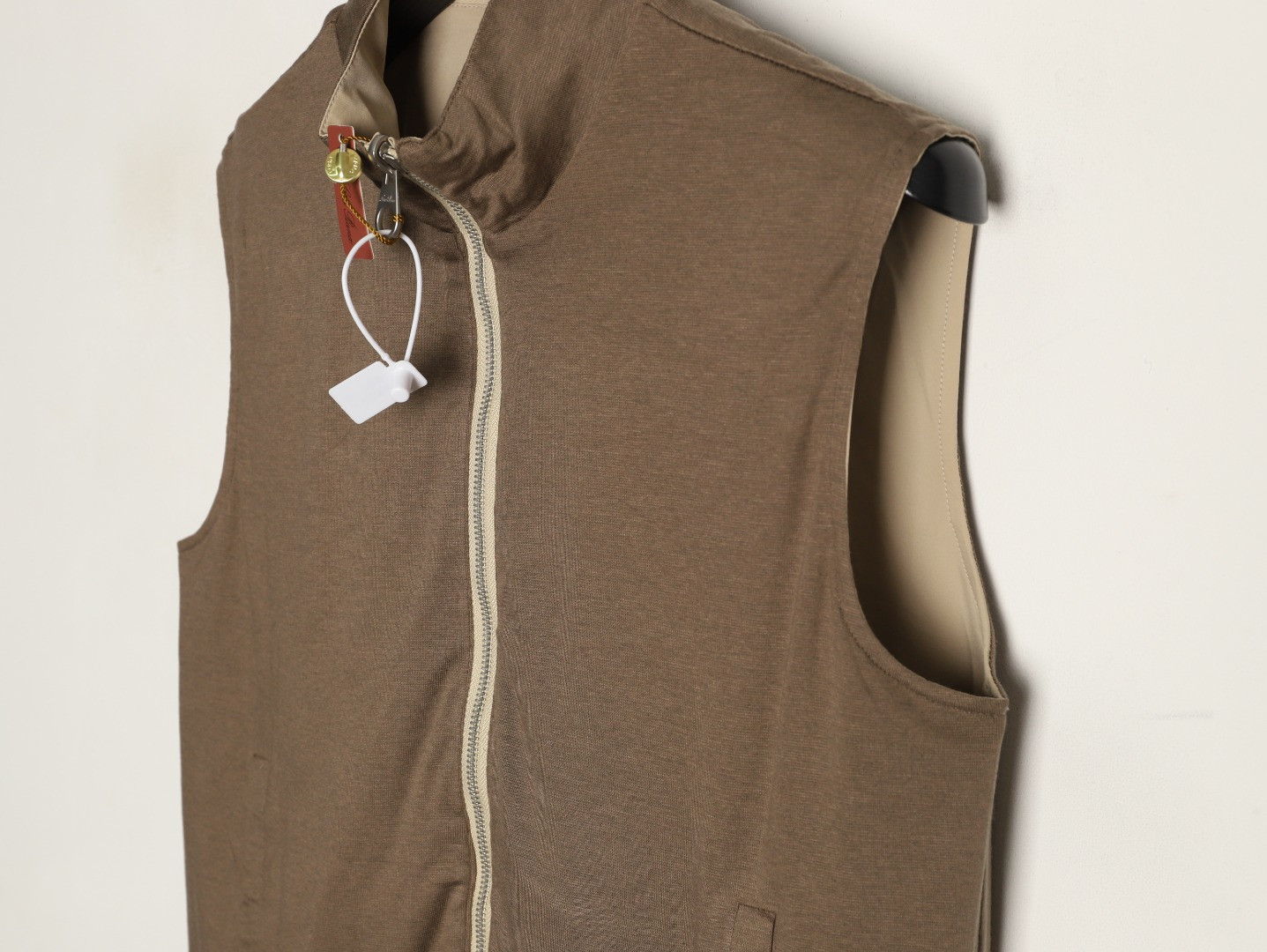 L**o p*ana lp vest