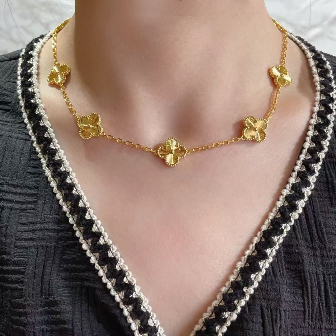 V*N CL*F & arpels ten-flower four-leaf clover necklace