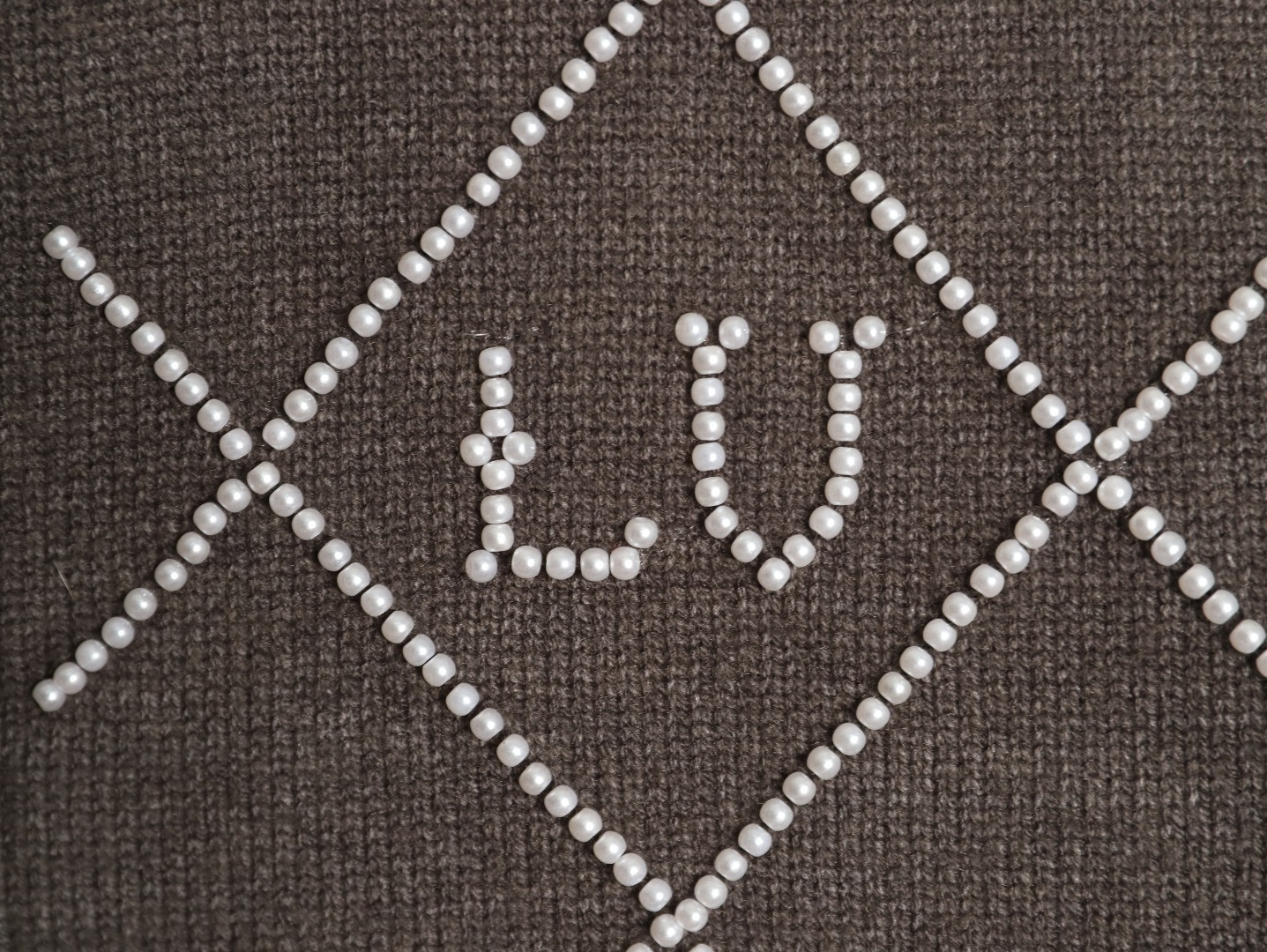 l0*is V*t0n lv knitting cardigan