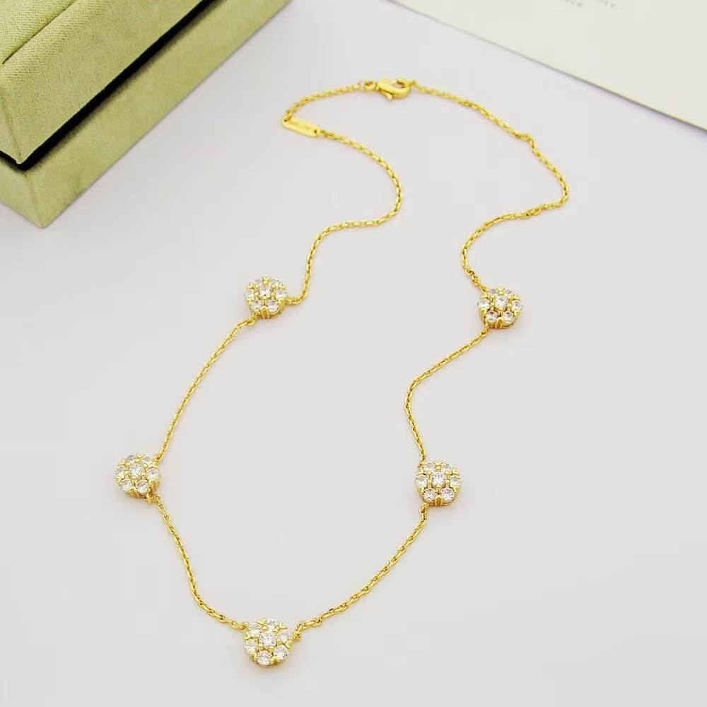 V*N CL*F & arpels fleurette necklace