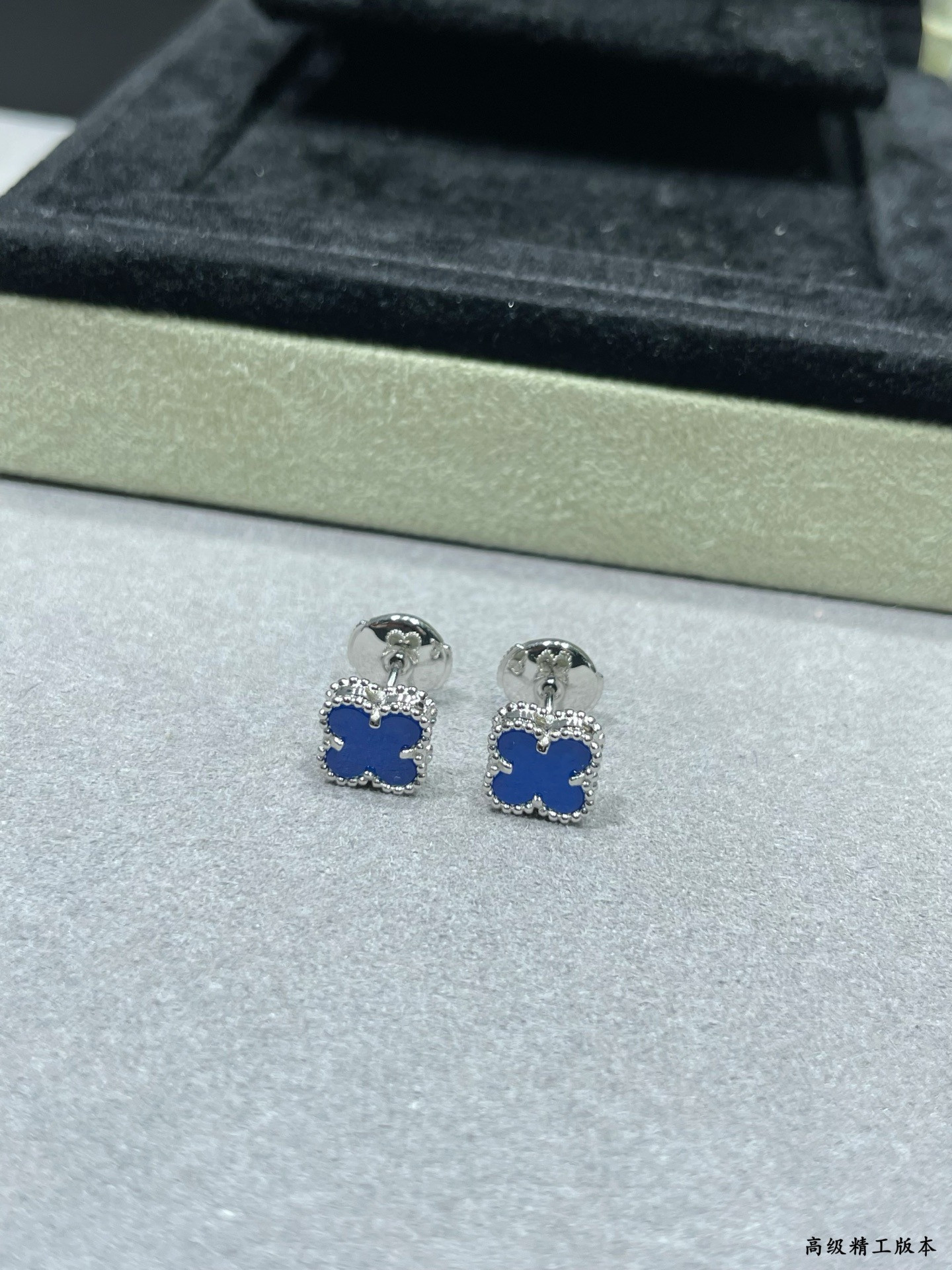 V*N CL*F & arpels four-leaf clover earrings