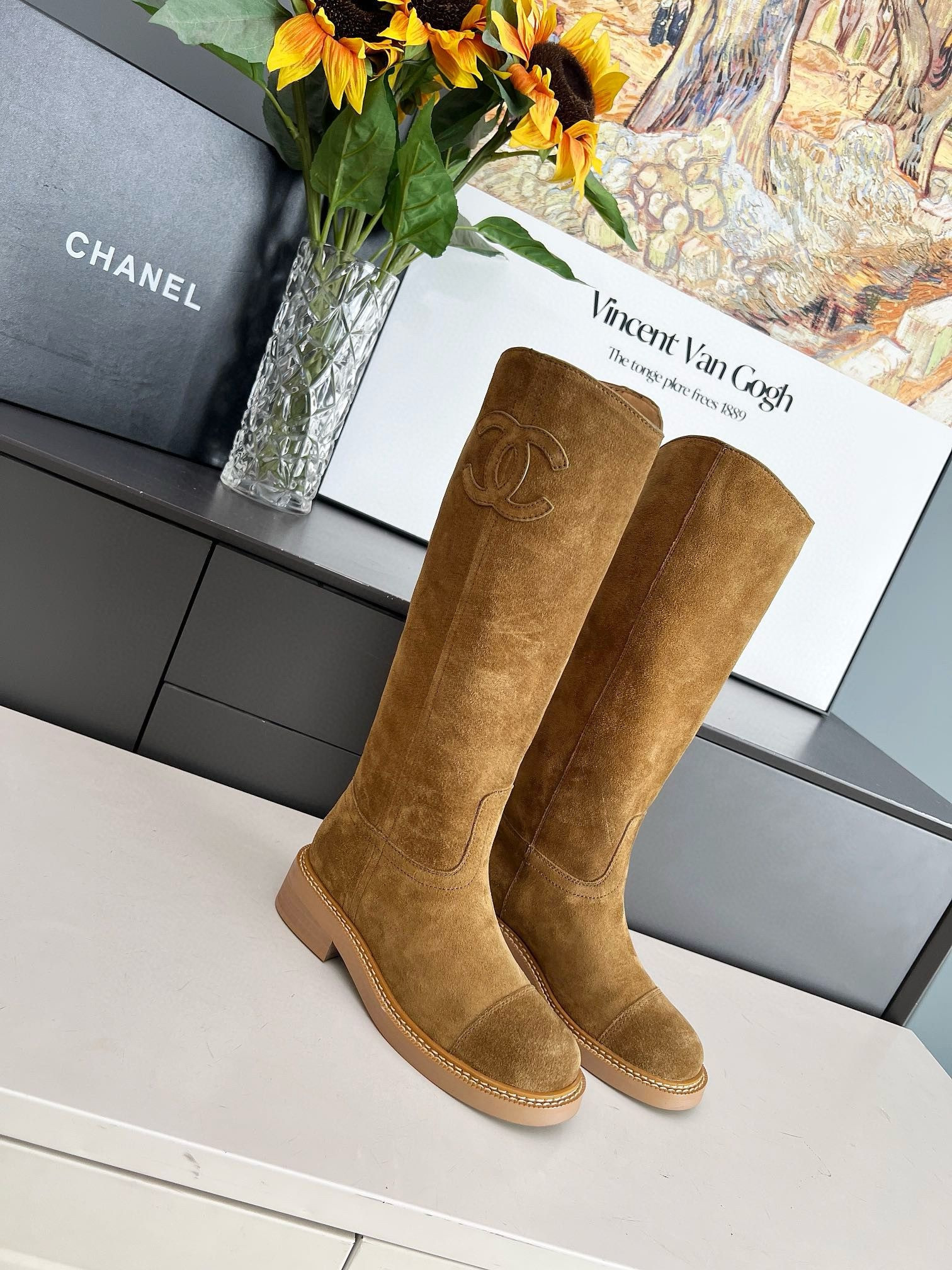 ua Ch*el boots
