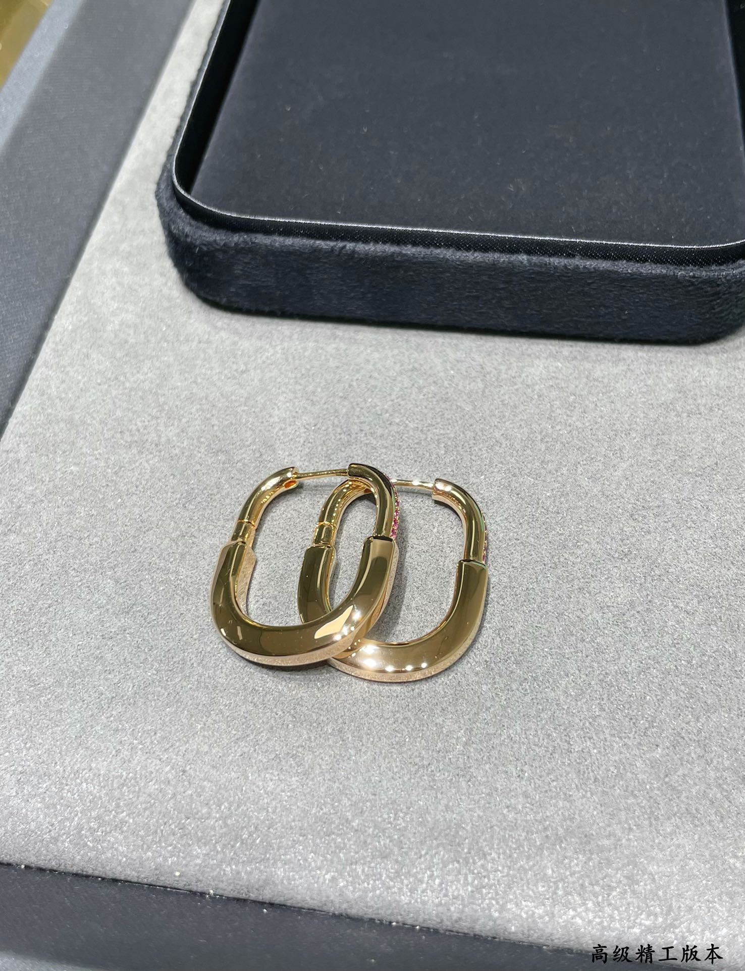 t*f*ny & co. medium pink Di*m*nd lock earrings