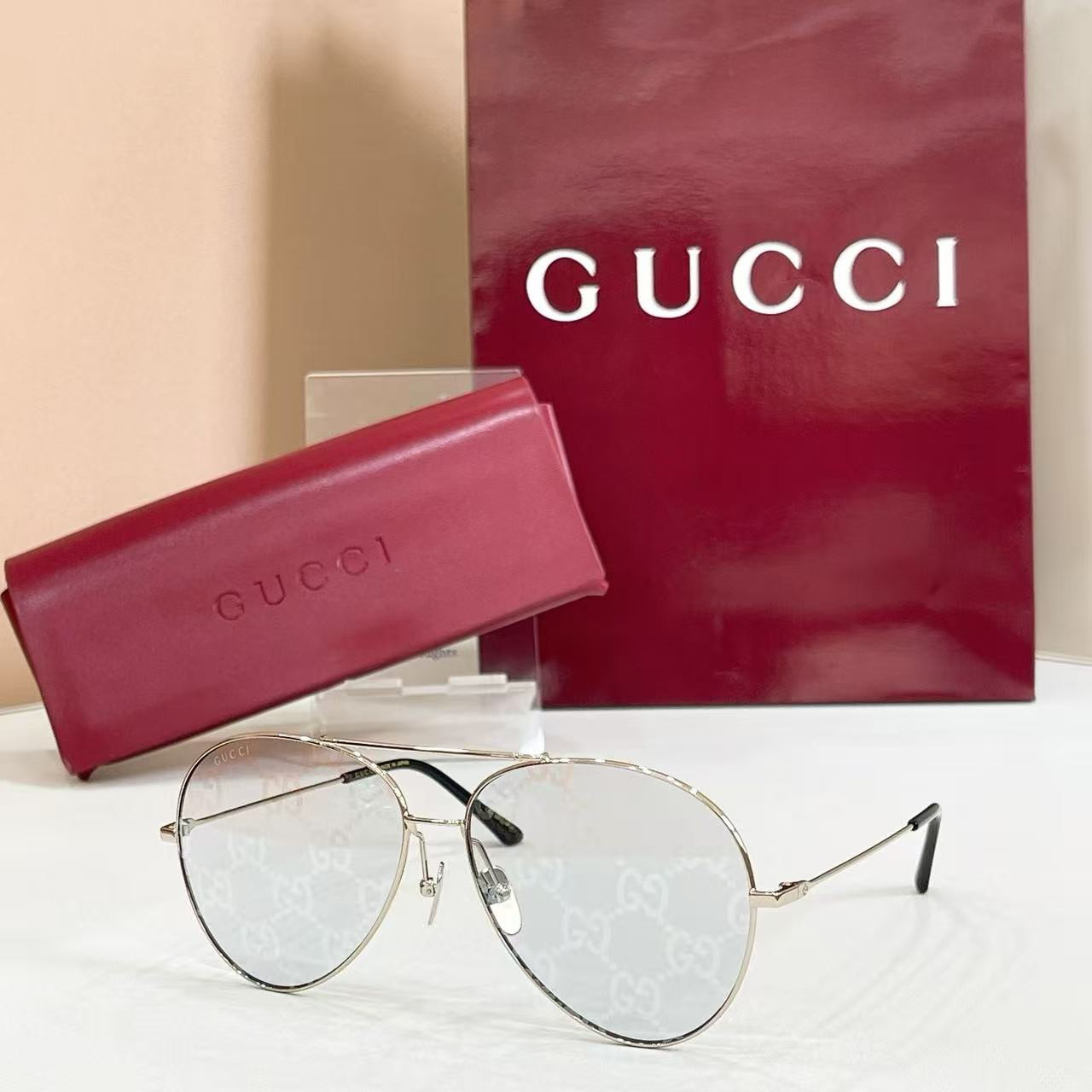 G*u*i glasses