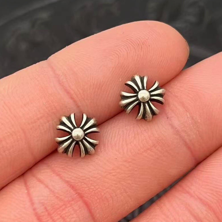 Ch**me He**ts cross stud earrings