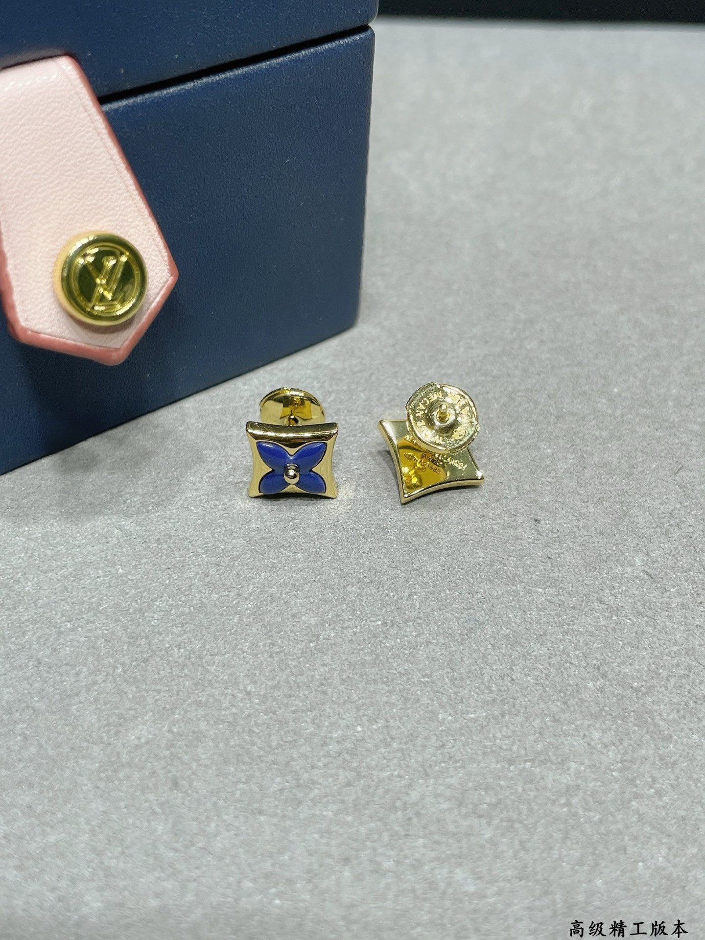 l0*is V*t0n earrings