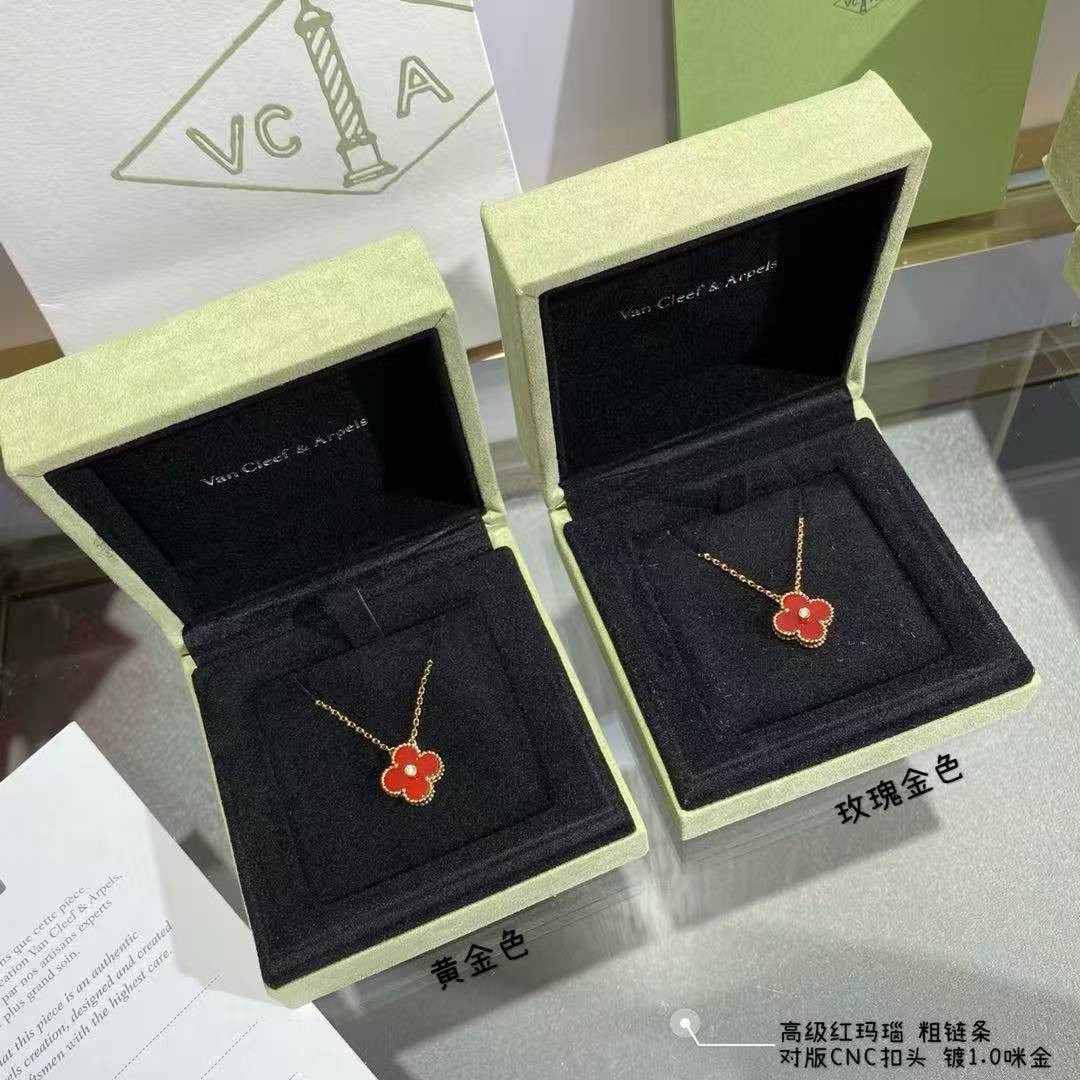 V*N CL*F & arpels medium classic four leaf clover necklace diameter approx 1.5cm chain length approx 40+5cm