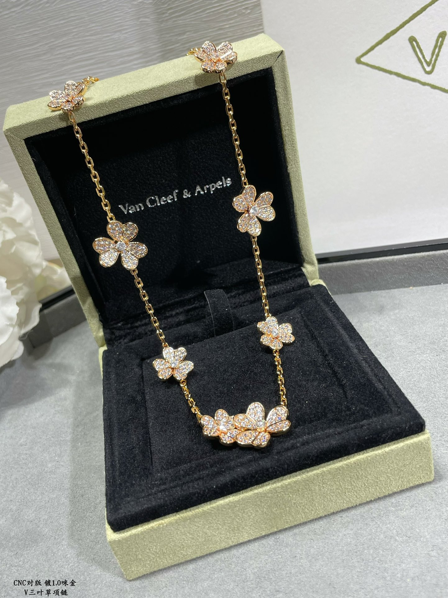 V*N CL*F & arpels necklace