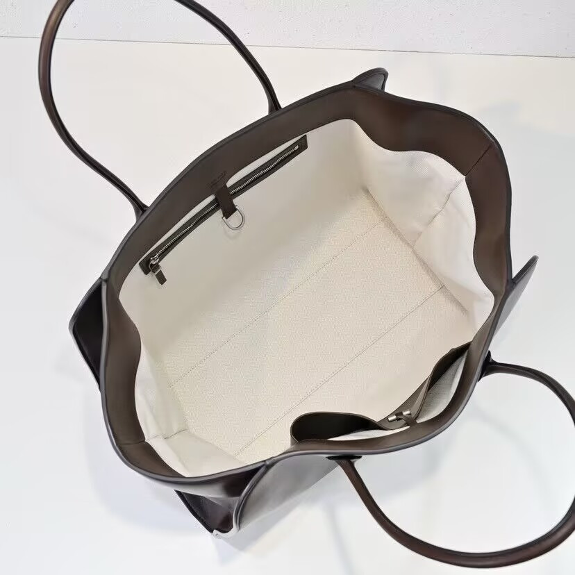 T*e R0w marlo bag in leather 43x19x30cm