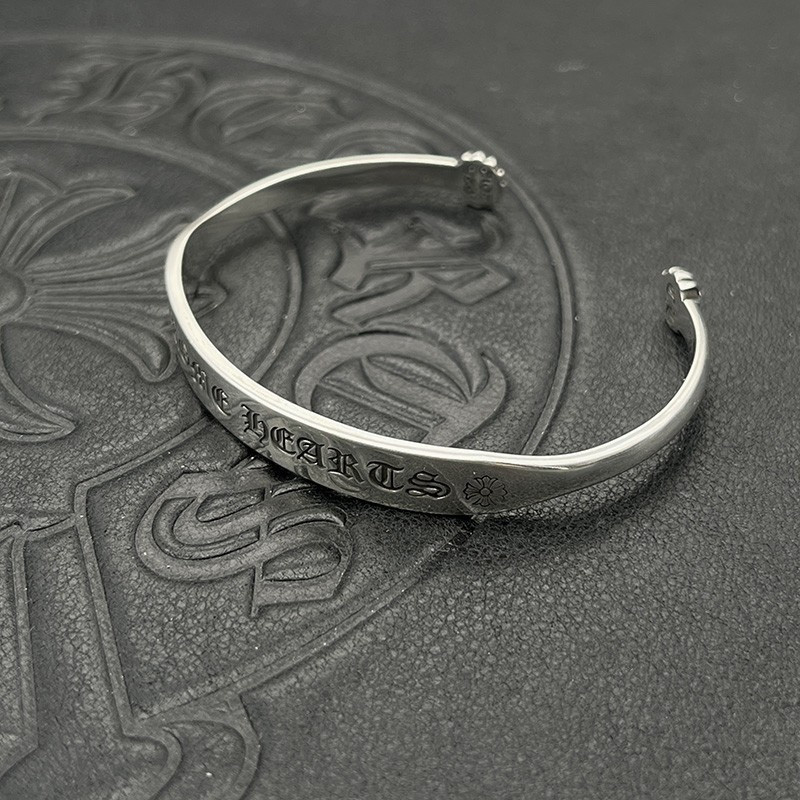 Ch**me He**ts bracelet