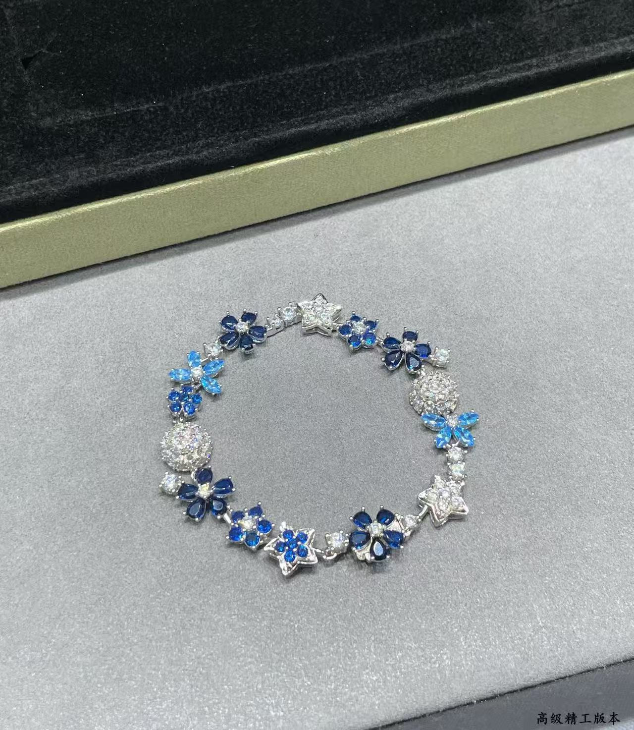 V*N CL*F & arpels colored floral bracelet