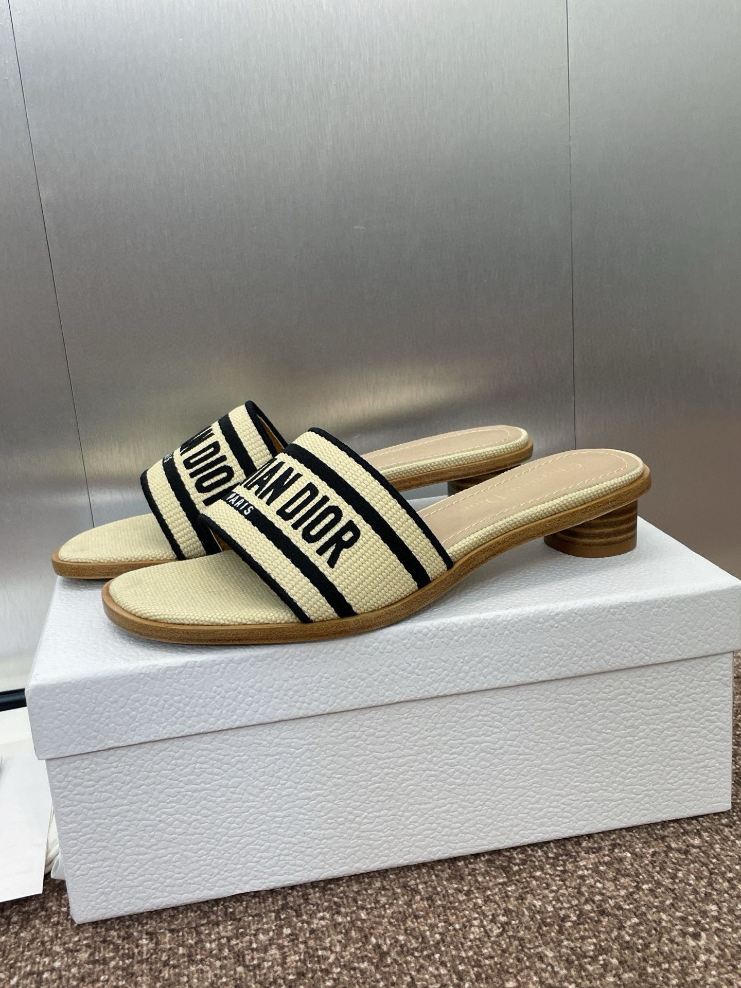 ua D*or dway heeled slide