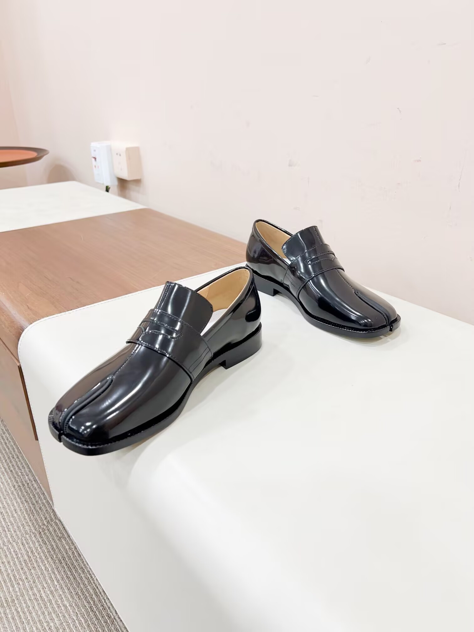 ua ma*s*n Ma*i*la tabi loafers