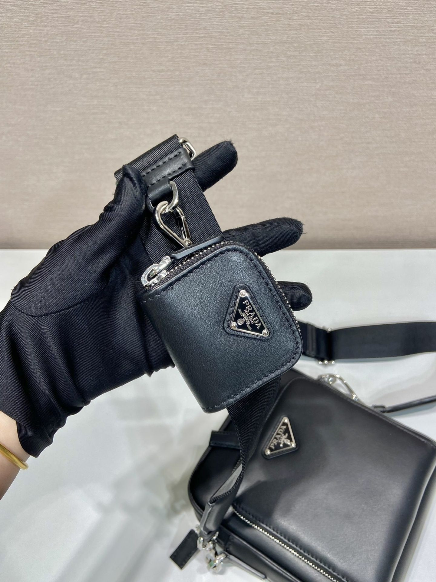 Pra*a leather bag 16x18.5x5cm