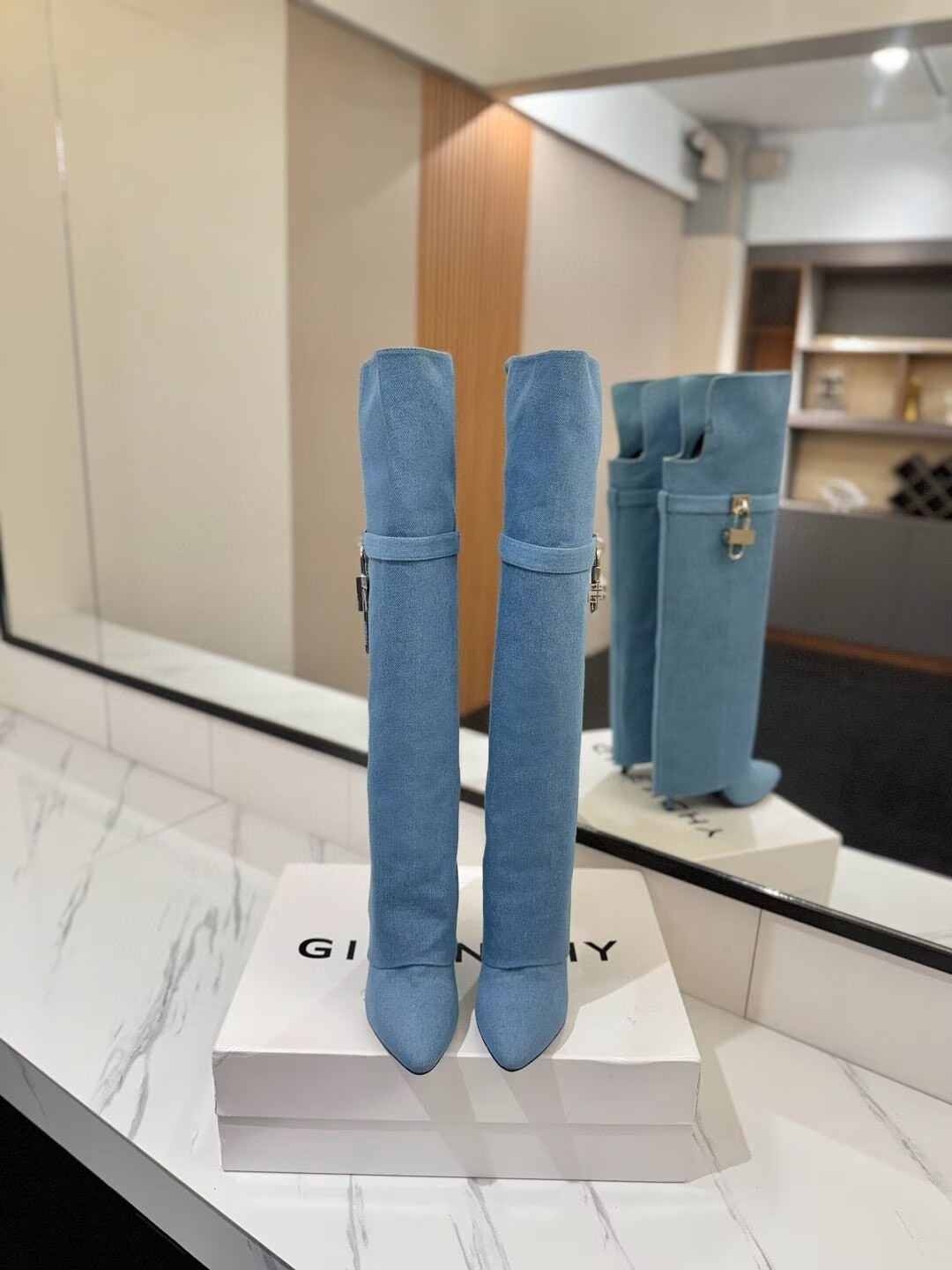 ua G1uenchy shark lock boots(production about 10 days)
