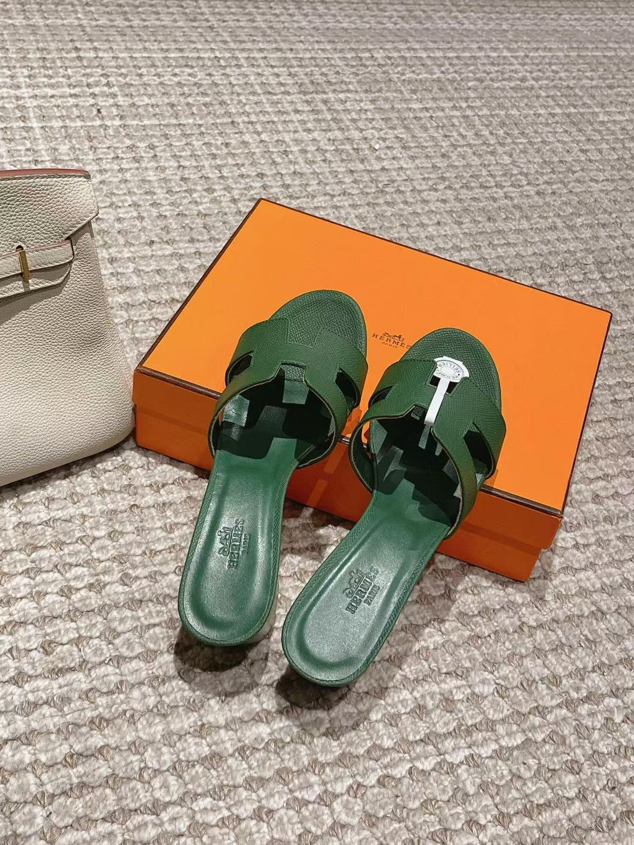 UA Hermès Oasis sandal