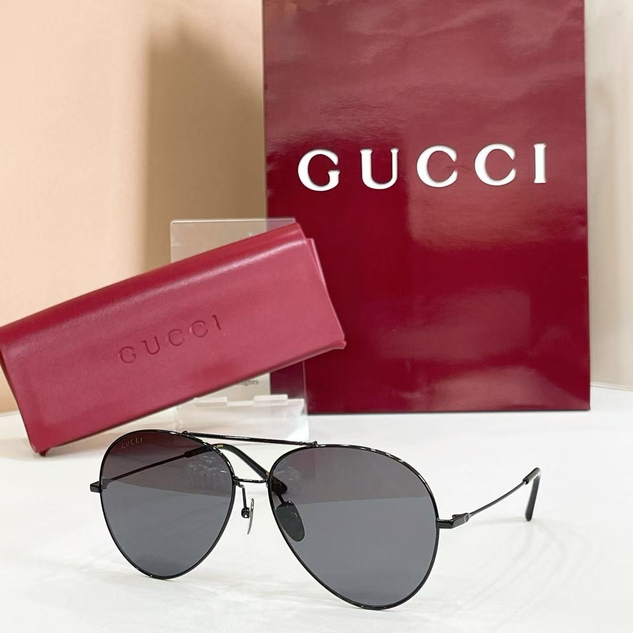 G*u*i glasses