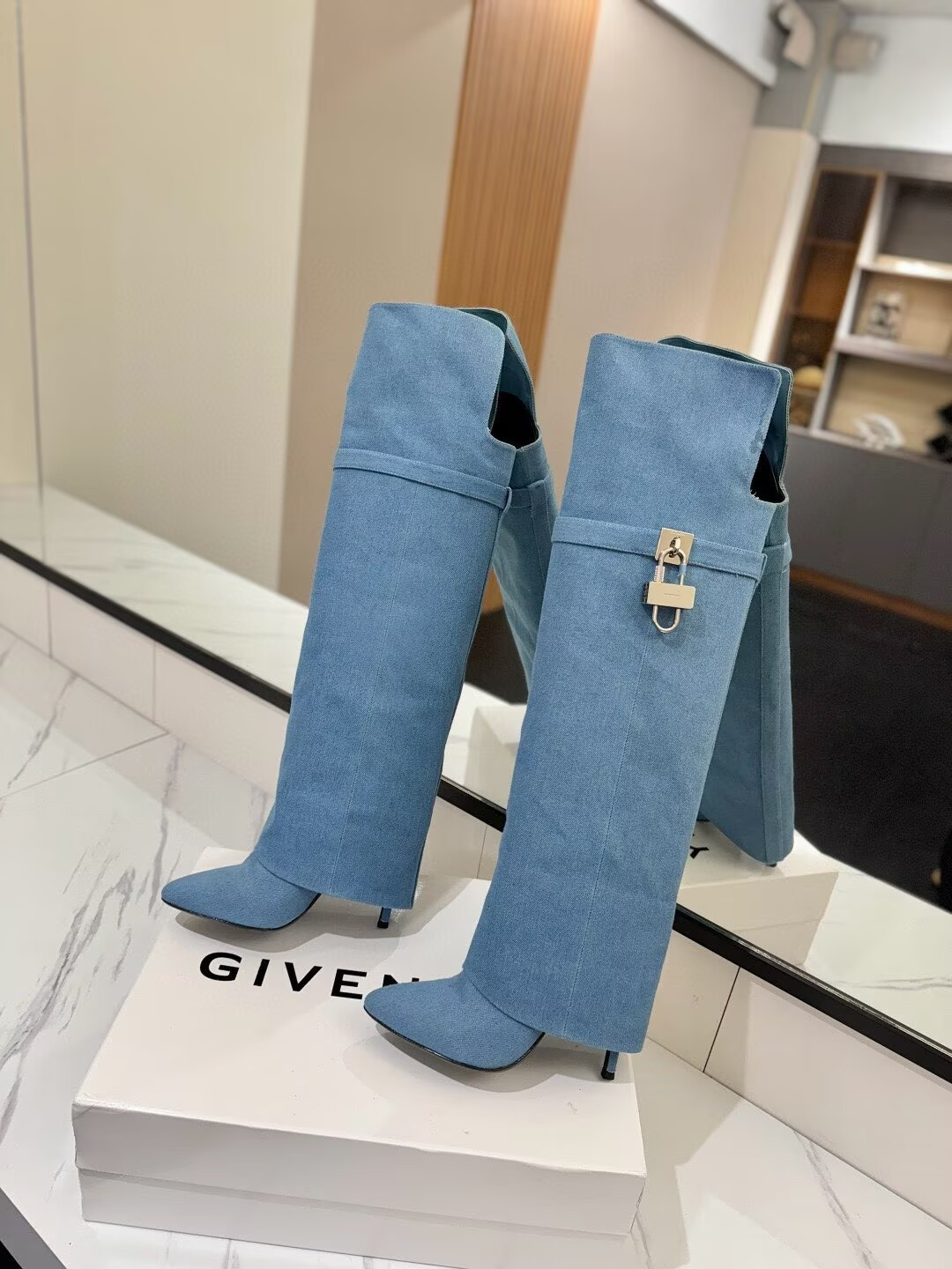 ua G1uenchy shark lock boots(production about 10 days)