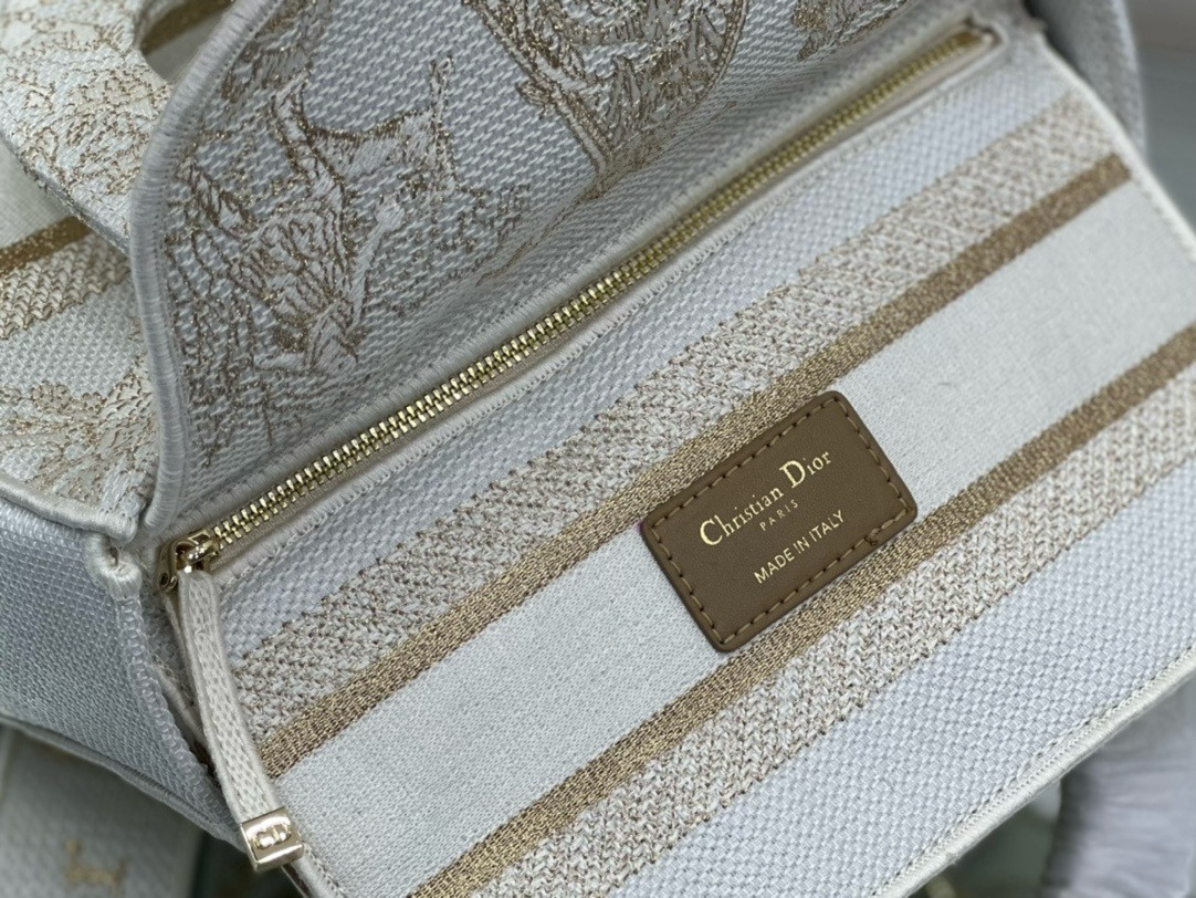 medium D*or lady d-lite bag  24 x 20 x 11 cm