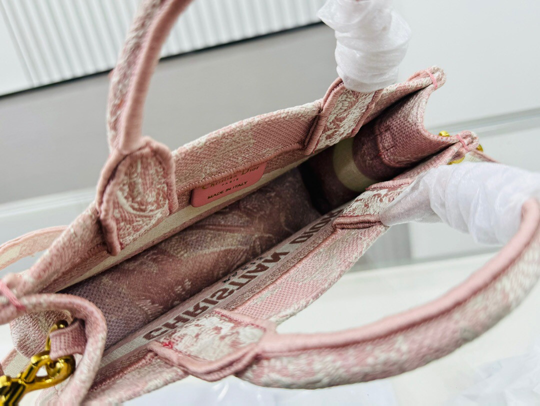 D*or book tote 24ss  21.5×13×7.5cm