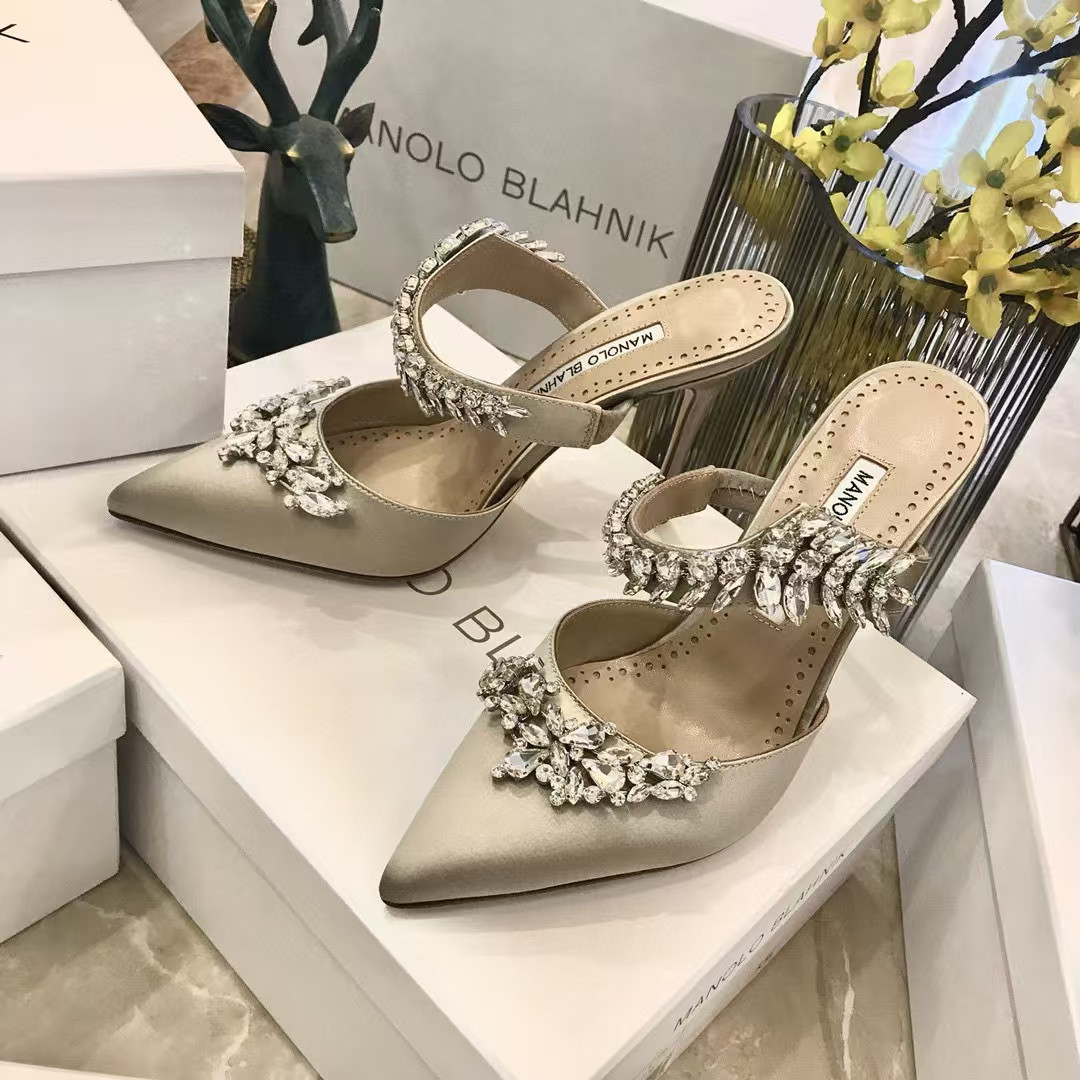 UA MANOLO BLAHNIK Shoes