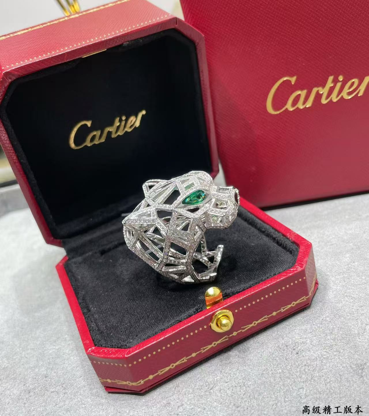 Ca*t*er panthère de Ca*t*er ring