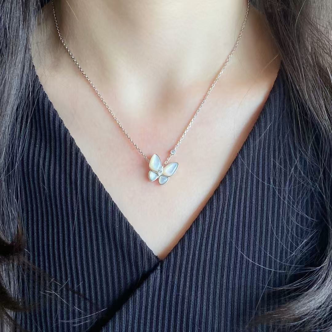 V*N CL*F & arpels butterfly necklace