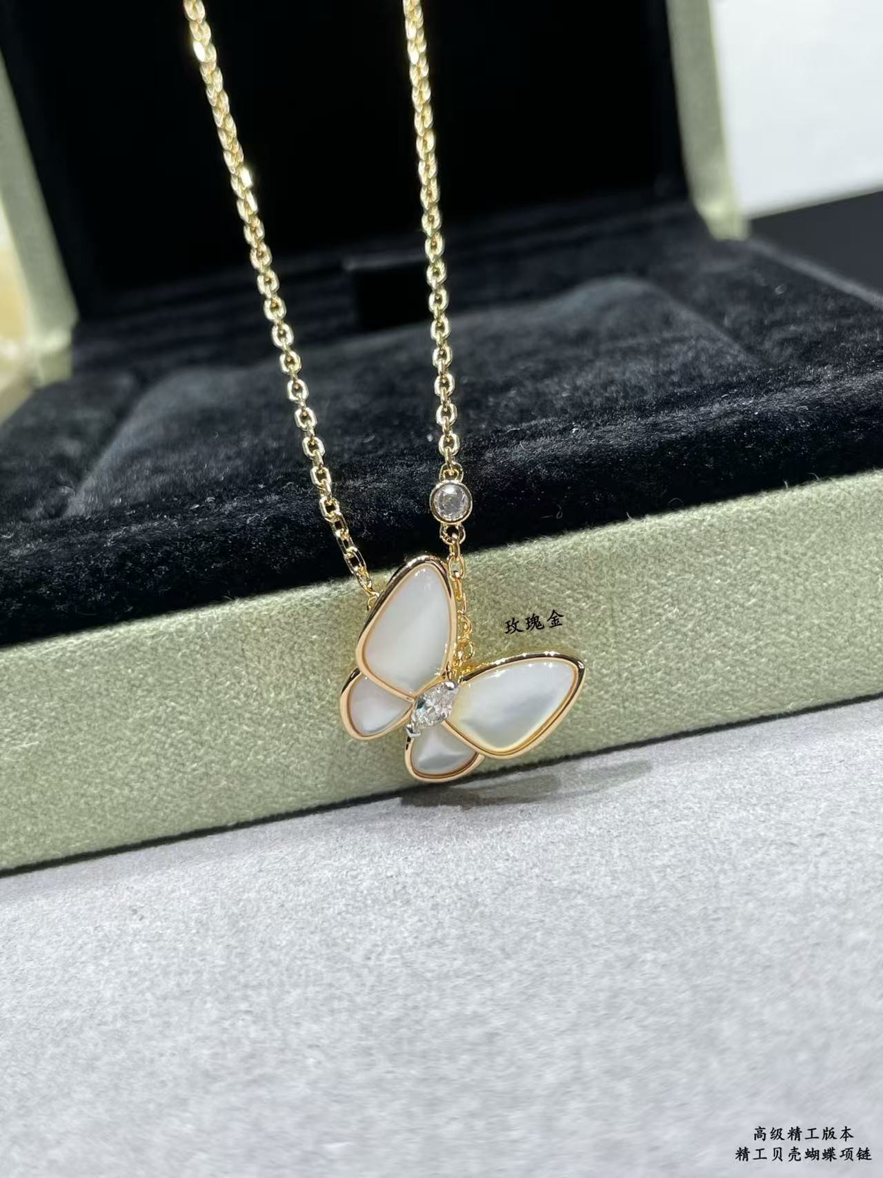 V*N CL*F & arpels butterfly necklace