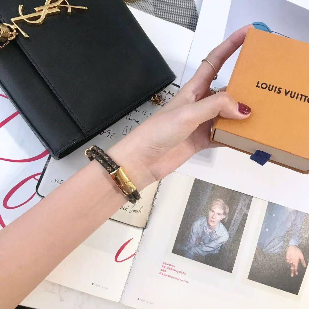 l0*is V*t0n keep it twice bracelet approximately 17cm