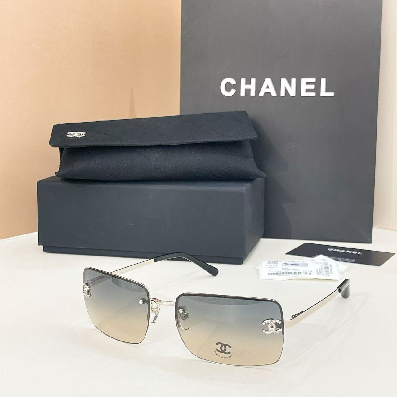 Ch*el crystal logo glasses