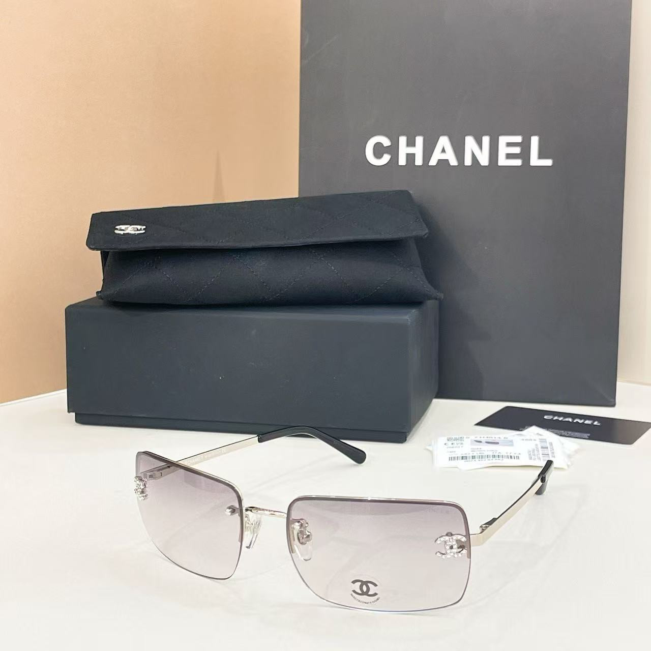 Ch*el crystal logo glasses