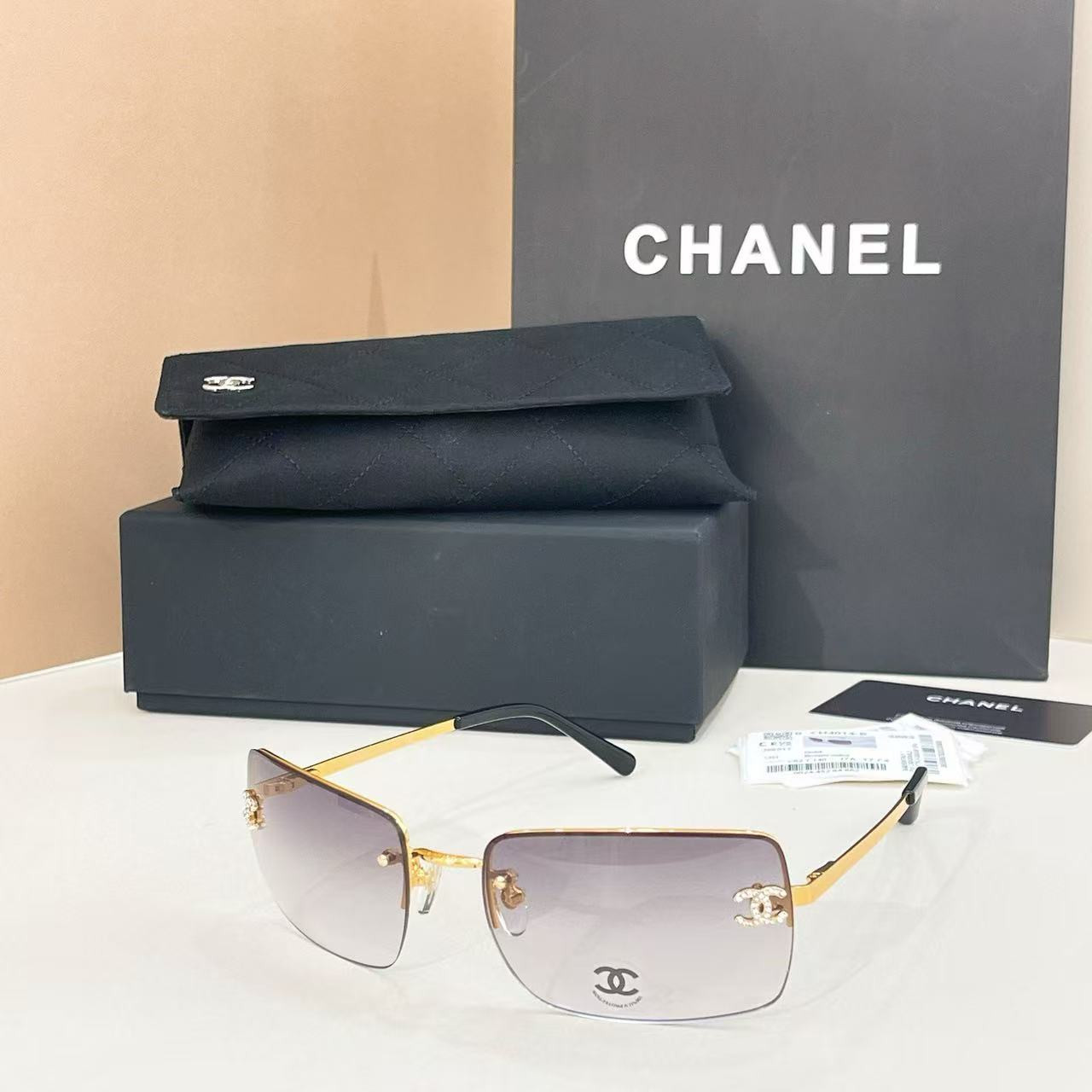 Ch*el crystal logo glasses